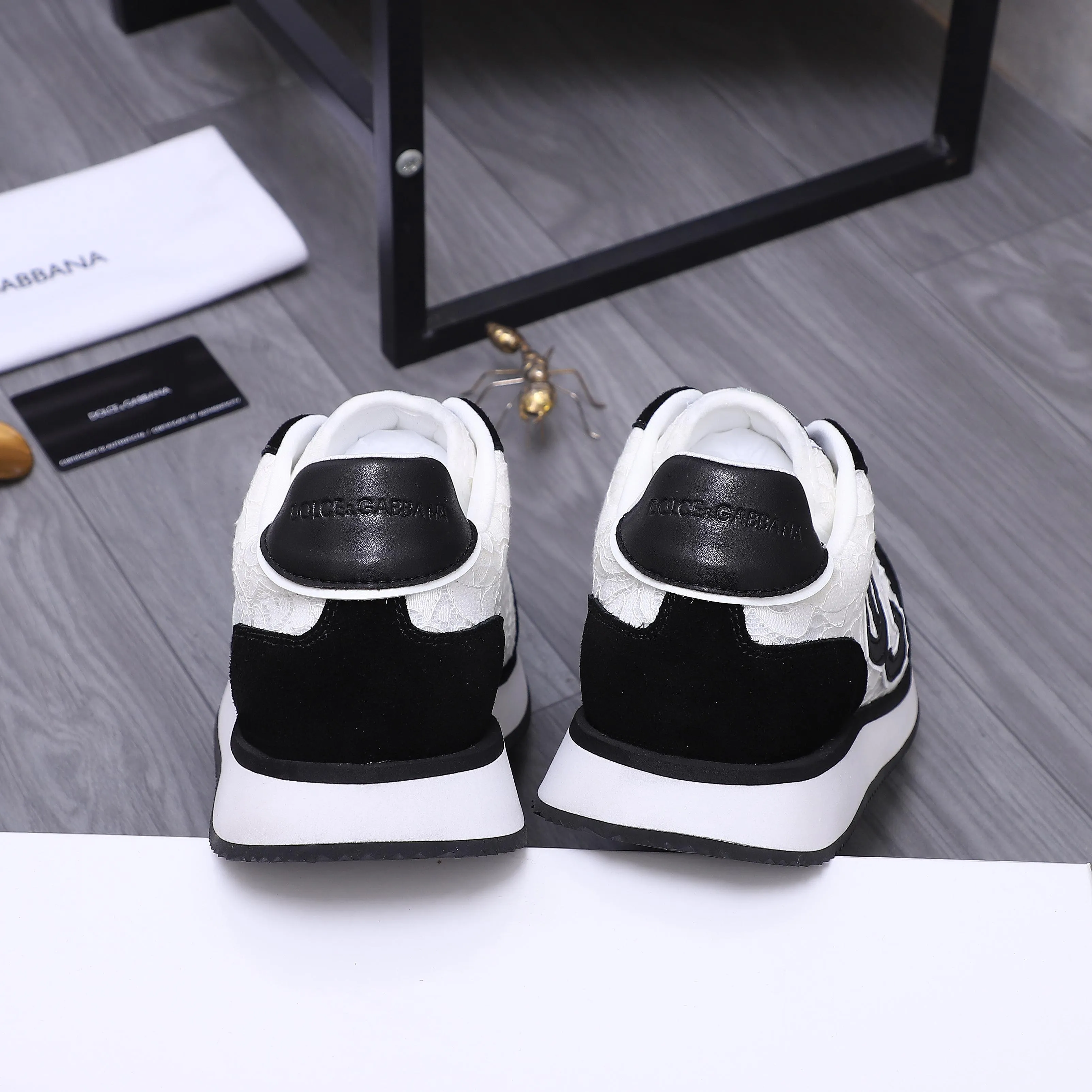 Men's shoes 💰460 Product trademark: DG (Dolce & Gabbana) casual shoes for couples. Regular size: 35-46 (45.46 is custom-made and non-refundable) Product materials: Selected frosted cowhide stitching breathable woven upper, mesh lining, cowhide insole, original outsole